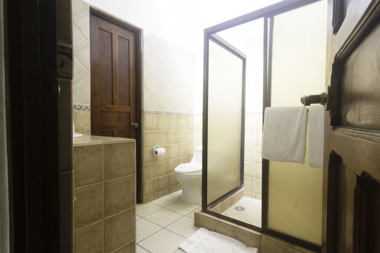 Bathroom 3, Js -14b 6 Bedroom Home, Garabito