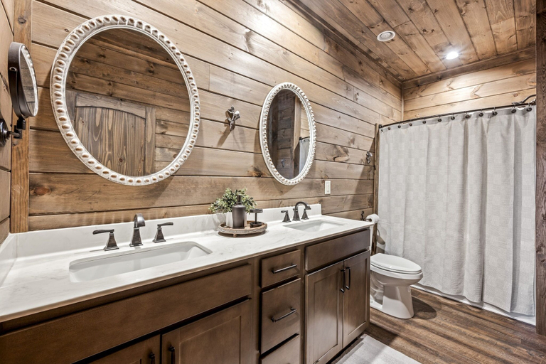 Bathroom 4, Endless Blue Skies 5 Bedroom Cabin, Sevier