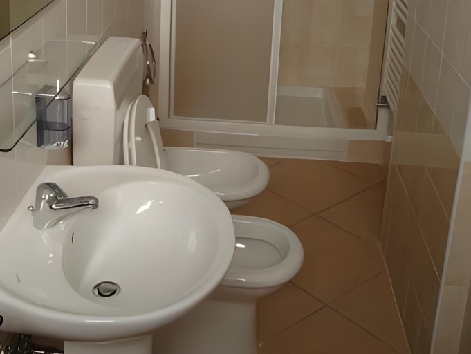 Bathroom 4, Lo Scacciapensieri Hotel & Restaurant, Lecce