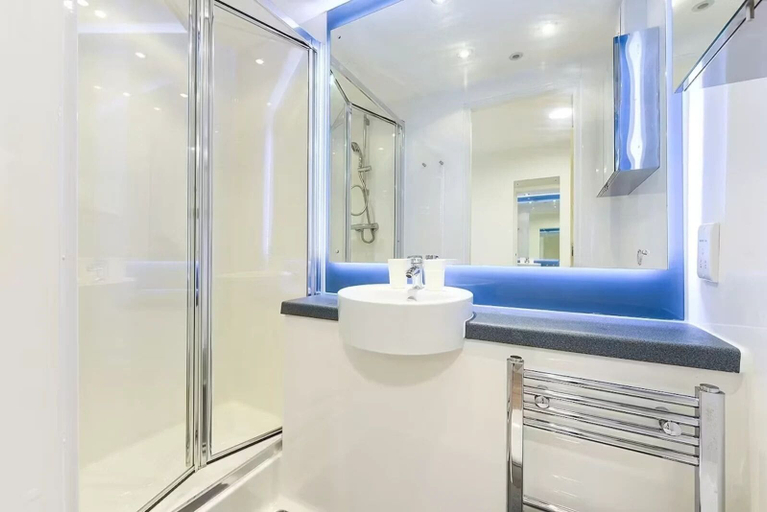 Bathroom 3, Student Only The Towpath, Cheshire West and Chester