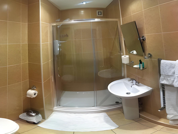 Bathroom 3, Halfway House, Worcestershire