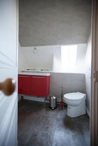 Bathroom 4, Chateau Marieville, Vienne