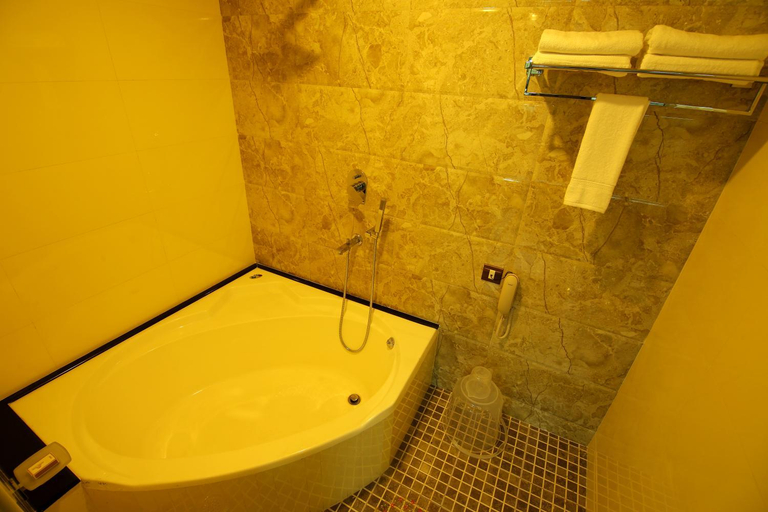 Bathroom 3, HOTEL HILLWAY PARK, Kollam