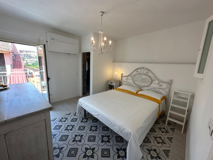 Bedroom 2, Favolosa stanza gialla con terrazzino vista mare Mottino23, La Spezia