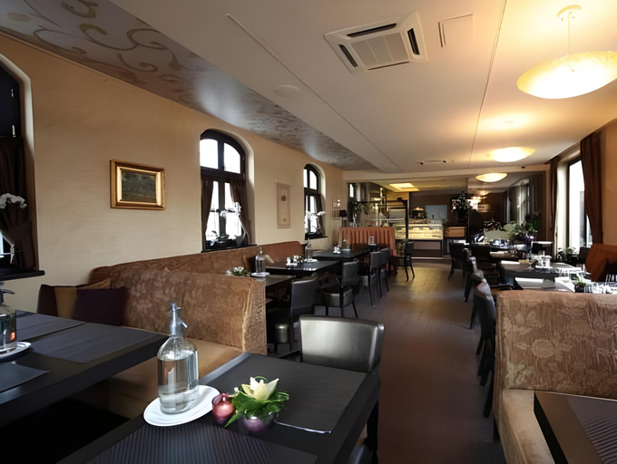 Food & Drinks 4, Platan Udvarhaz - Platan Tata, Tata