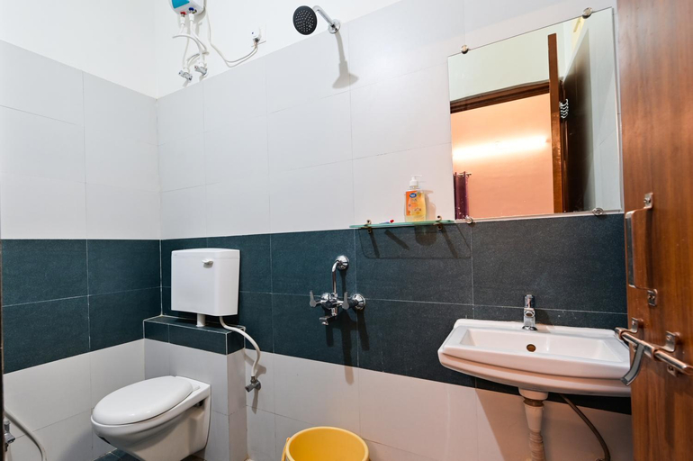 Bathroom 4, The Autumn Leaves Bhopal, Bhopal