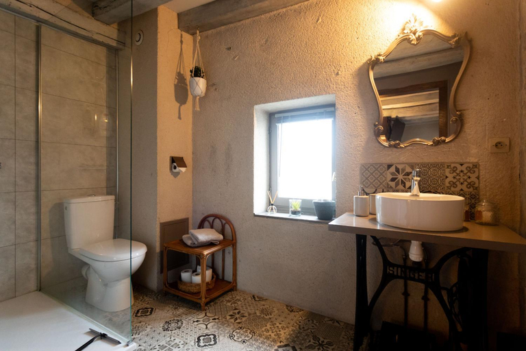 Bathroom 10