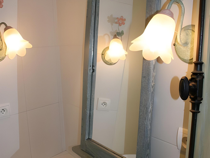 Bathroom 3, La Closerie des Sacres, Marne