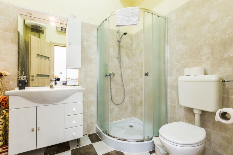 Bathroom, Lady of Health Apartments, Zadar