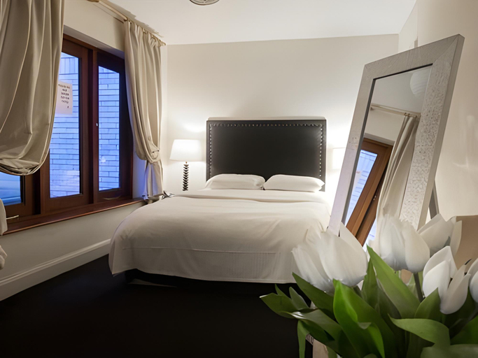 Bedroom 2, The Racquet Club, Sefton