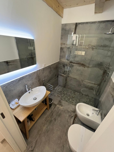 Others 2, De LoCa Rooms, Vibo Valentia