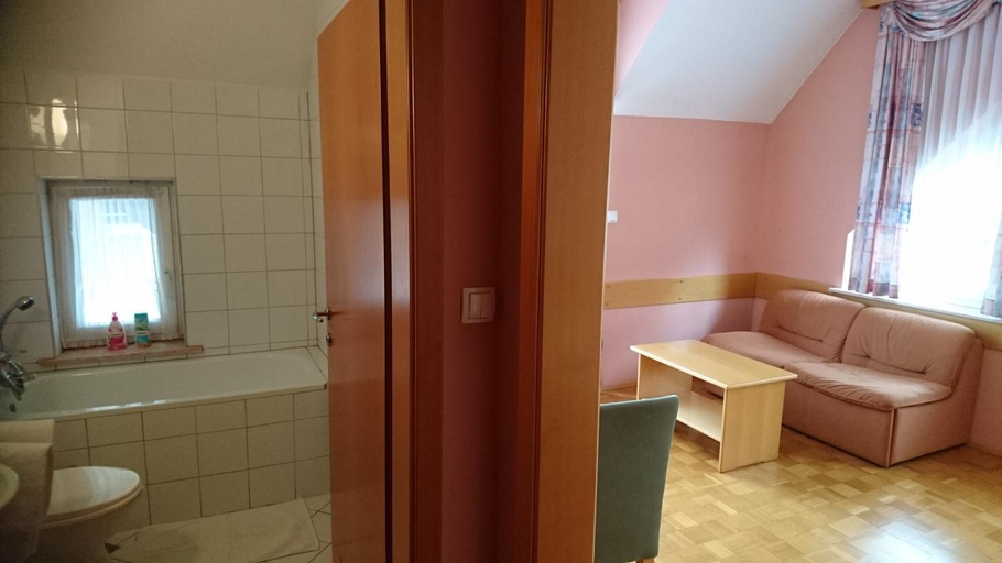 Others 5, Penzion Zeleni Kakadu, Maribor