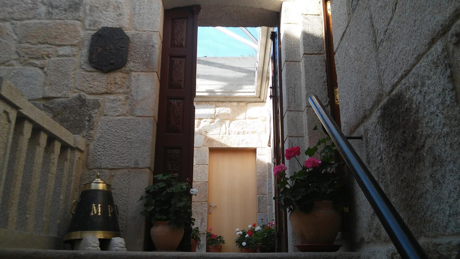 Others 4, Pazo Pias P, Pontevedra