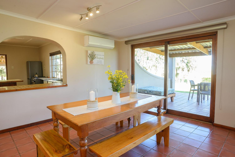 Others 5, Oorvloed Guesthouse, Overberg