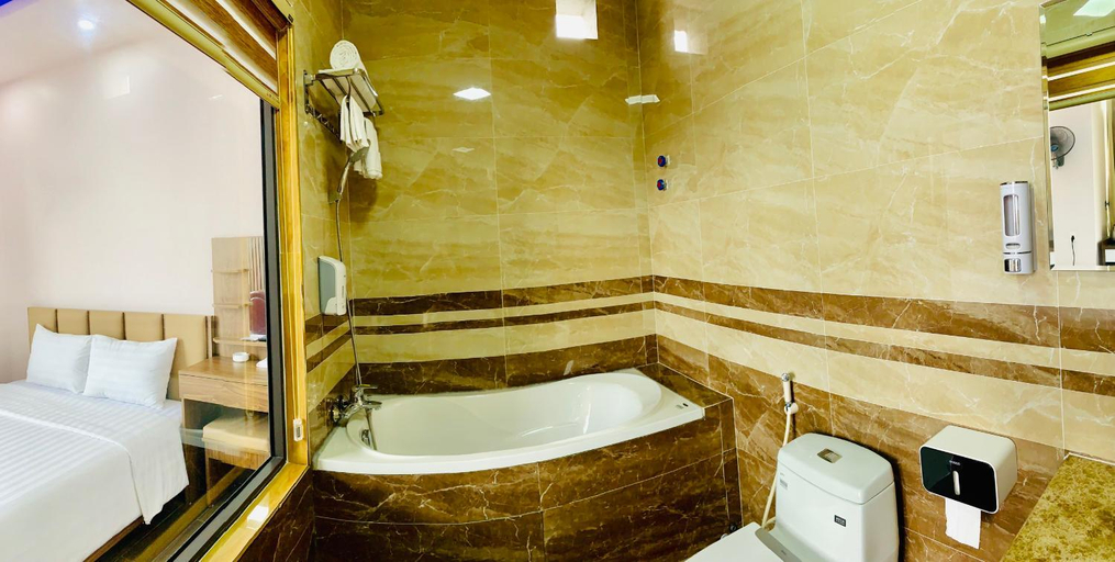 Bathroom 10