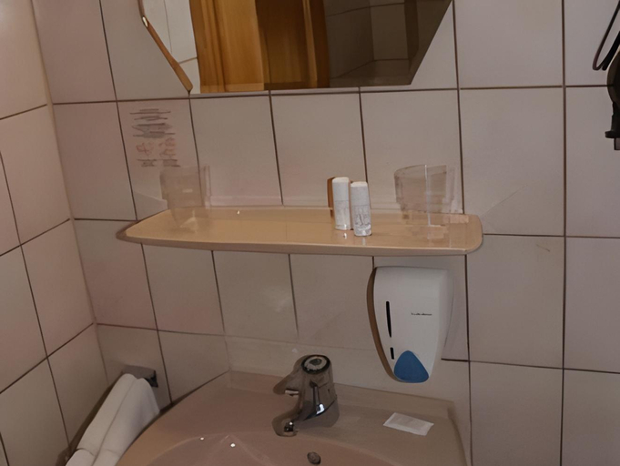 Bathroom 3, Hotel Post by keyone, Liezen