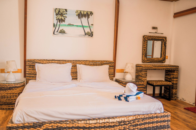 Bedroom 4, LongBeach Laamu
