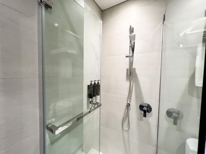 Bathroom 13