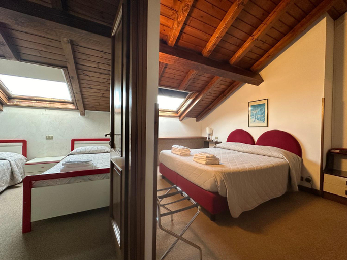 Bedroom 3, Hotel Alpi - Foza, Vicenza