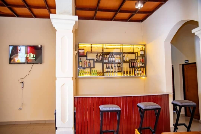 Food & Drinks