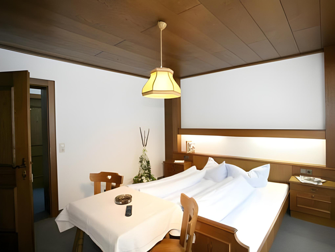 Others 4, Haus Alpina & Landhaus Schopf, Imst