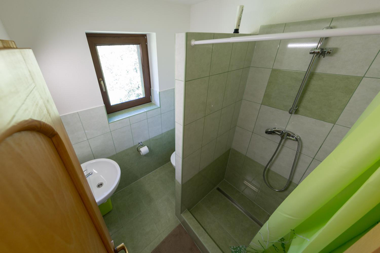 Others 4, Farma Javor, Brezno