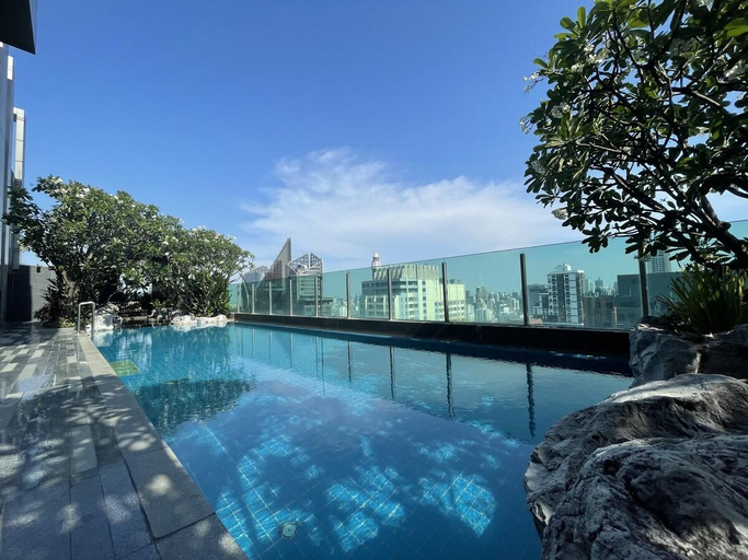 Super Luxury Condo, Ratchathewi