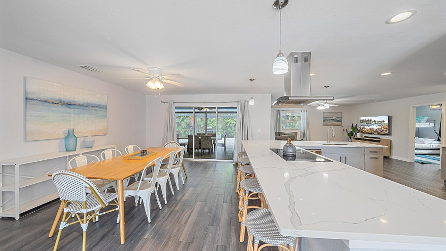 Food & Drinks 4, Sarasota Serenity 3 Bedroom Home by RedAwning, Manatee