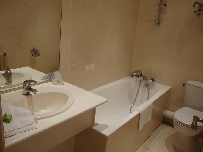 Bathroom 3, Domaine de La Ferriere, Loire-Atlantique