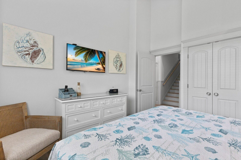 Bedroom 3, Tiki By The Sea 5 Bedroom Home, Manatee