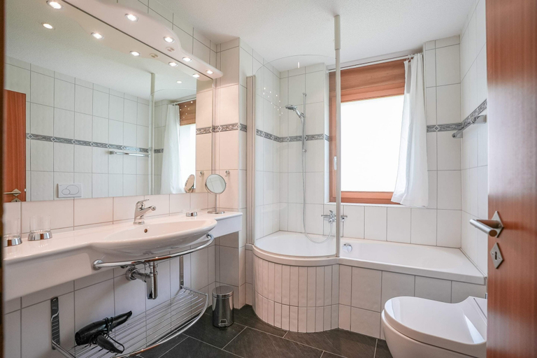 Bathroom, Casa Arturo, Raron