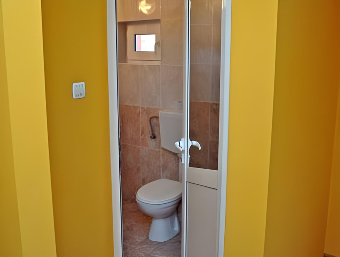 Bathroom 2, Casa Potcoava, Tulnici