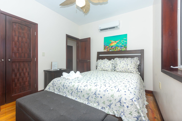 Bedroom 2, Coco View Canal Lot 18 Private Home 3 Bedroom Home, Roatán