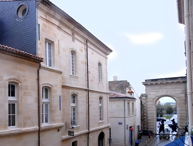 Exterior & Views