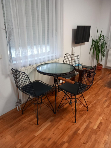 Others 5, Apartmani Pause, Niš