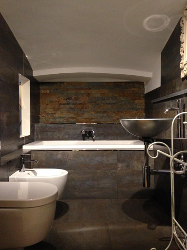 Bathroom 2, B&B Torre Porta Marina, Imperia