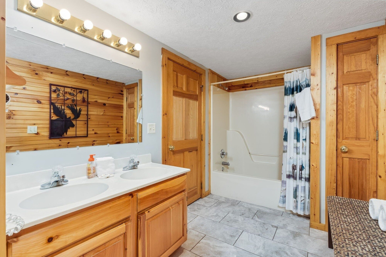 Bathroom 3, Er299 - Possum Hollow 4 Bedroom Cabin by RedAwning, Sevier