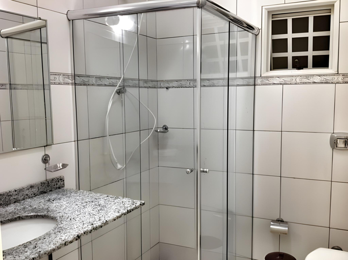 Bathroom 4, Hotel de Minas, Caxambu