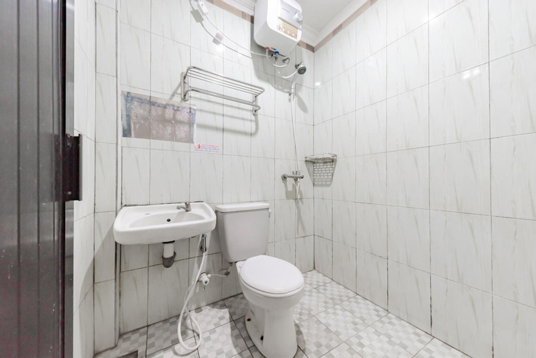 Bathroom 10
