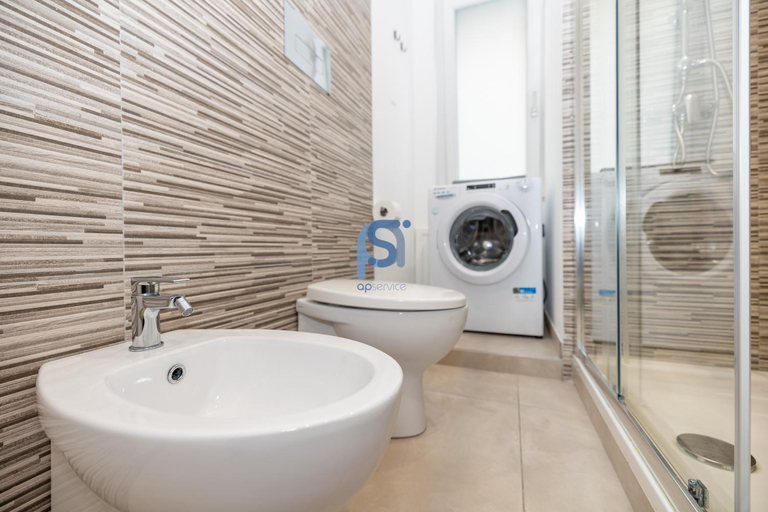 Bathroom 2, Al Posto Giusto - Self Check in, Palermo