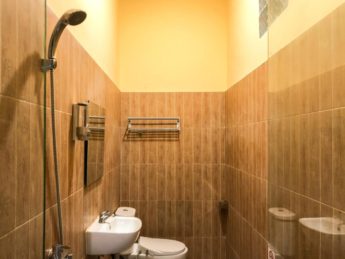 Bathroom 14