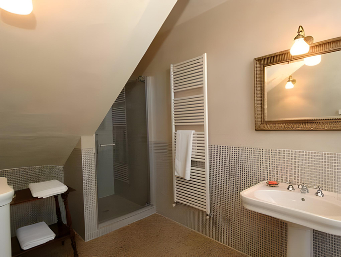 Bathroom 2, Marchesi Alfieri - Cantine e Ospitalita, Asti