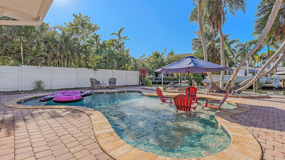 Sport & Beauty, Decked Out On Marbury 4 Bedroom Home by RedAwning, Manatee