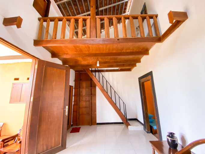 Others 4, Villa Satita, Malang