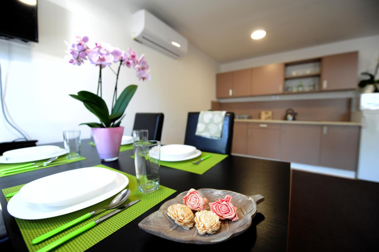 Others 3, Tiszaliget Apartman es Szallo, Szolnok