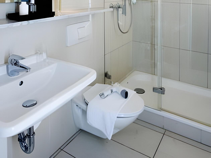 Bathroom 3, B-Hotel, Düsseldorf