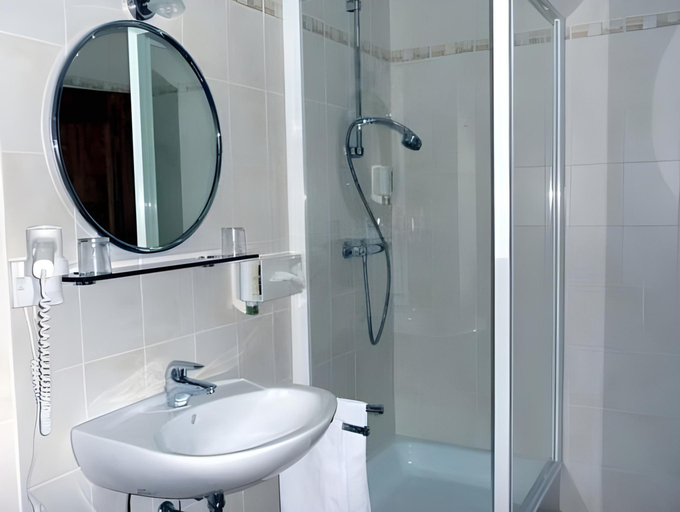 Bathroom 4, Hotel Haus Tiefenbach, Liège