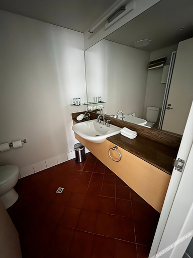 Bathroom 5, Darwin Esplanade Central, Darwin