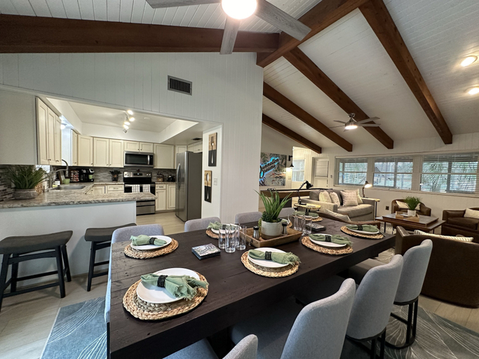 Food & Drinks 5, Dunnellon Dreams 3 Bedroom Home by RedAwning, Marion
