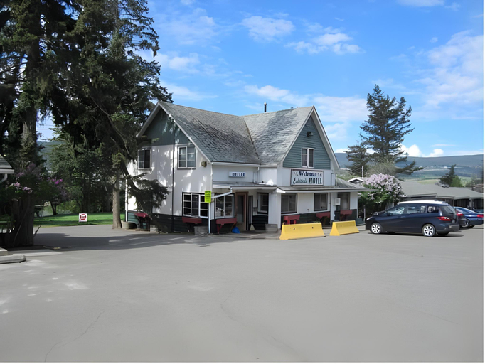 Others 3, Lakeside Motel, Cariboo